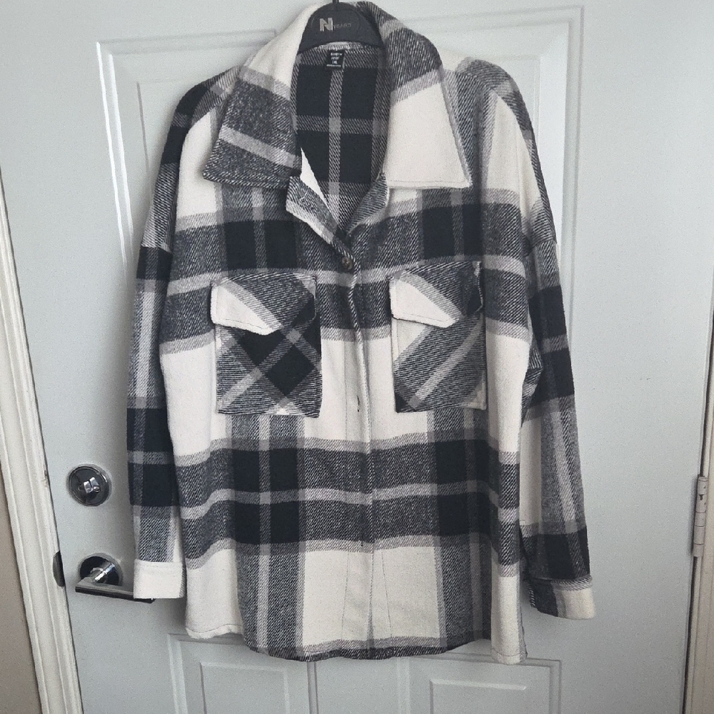 Women's Black / White Shacket